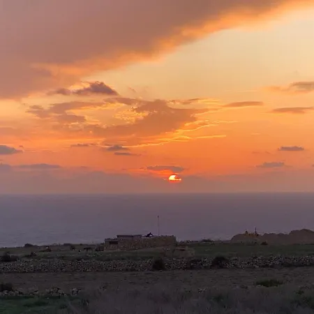 Fiftyfour West Boutique Living Bed & Breakfast Għarb