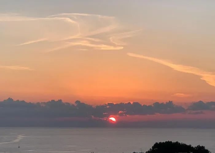 Fiftyfour West Boutique Living Couette-café