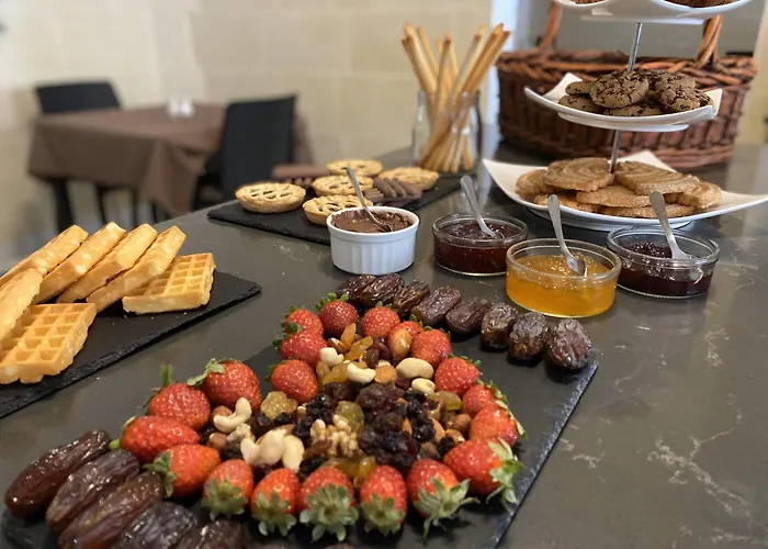 Fiftyfour West Boutique Living Couette-café Għarb