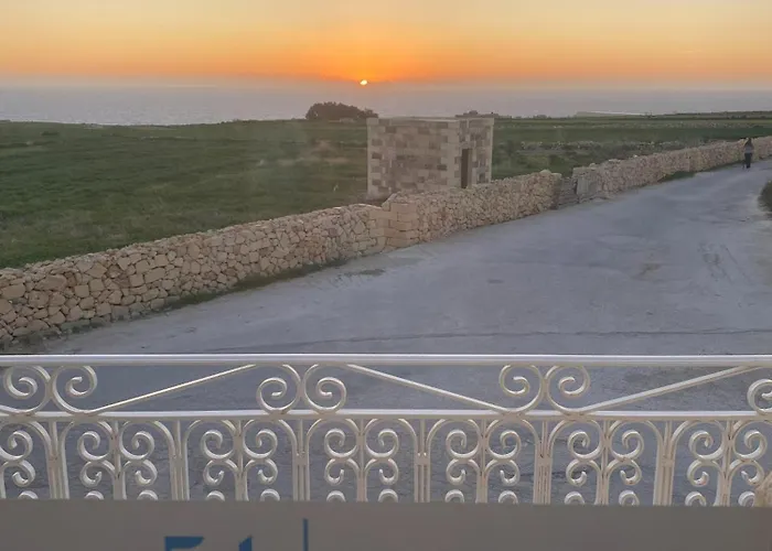 Fiftyfour West Boutique Living Couette-café