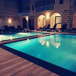 Fiftyfour West Boutique Living 4* 가르브