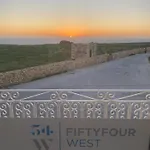 Fiftyfour West Boutique Living Bed & Breakfast