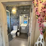 Fiftyfour West Boutique Living Bed & Breakfast