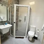 לינה וארוחת בוקר Fiftyfour West Boutique Living