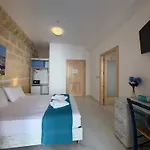 Fiftyfour West Boutique Living B&B 가르브