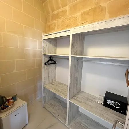 Fiftyfour West Boutique Living 4* Għarb