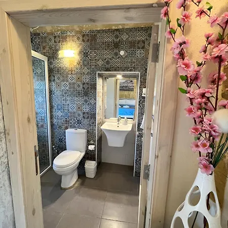 Fiftyfour West Boutique Living Oda ve Kahvaltı
