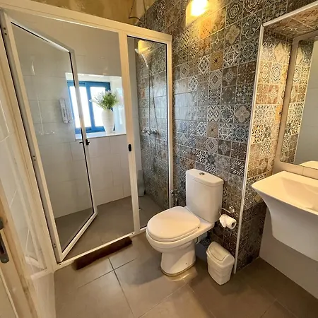 Fiftyfour West Boutique Living B&B *