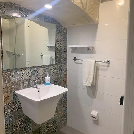 Oda ve Kahvaltı Fiftyfour West Boutique Living Għarb