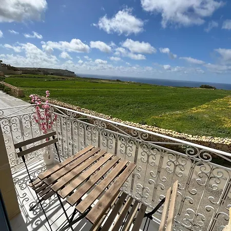 Fiftyfour West Boutique Living 4* Għarb