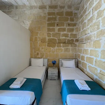 Oda ve Kahvaltı Fiftyfour West Boutique Living Għarb