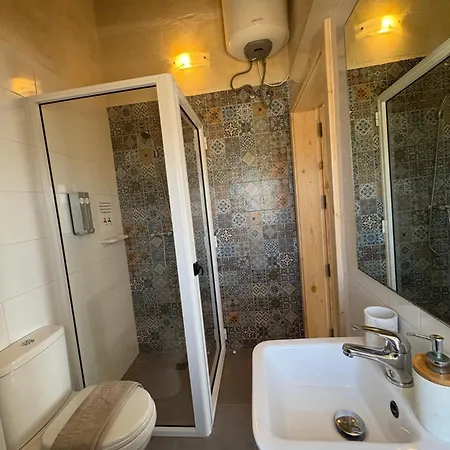 Oda ve Kahvaltı Fiftyfour West Boutique Living Għarb