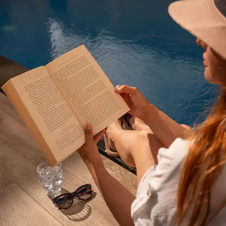 Fiftyfour West Boutique Living 4*